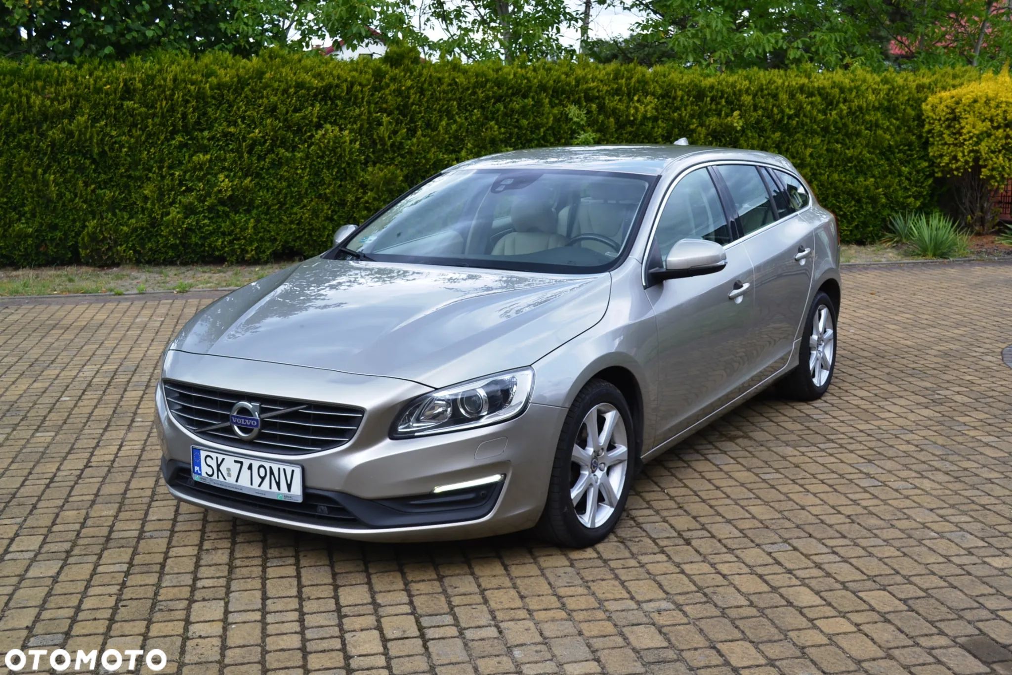 Volvo V60 D4 Drive-E Momentum - 1