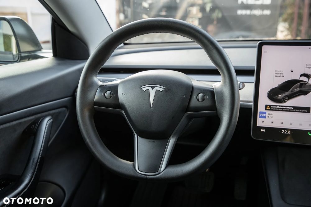 Tesla Model 3 - 24