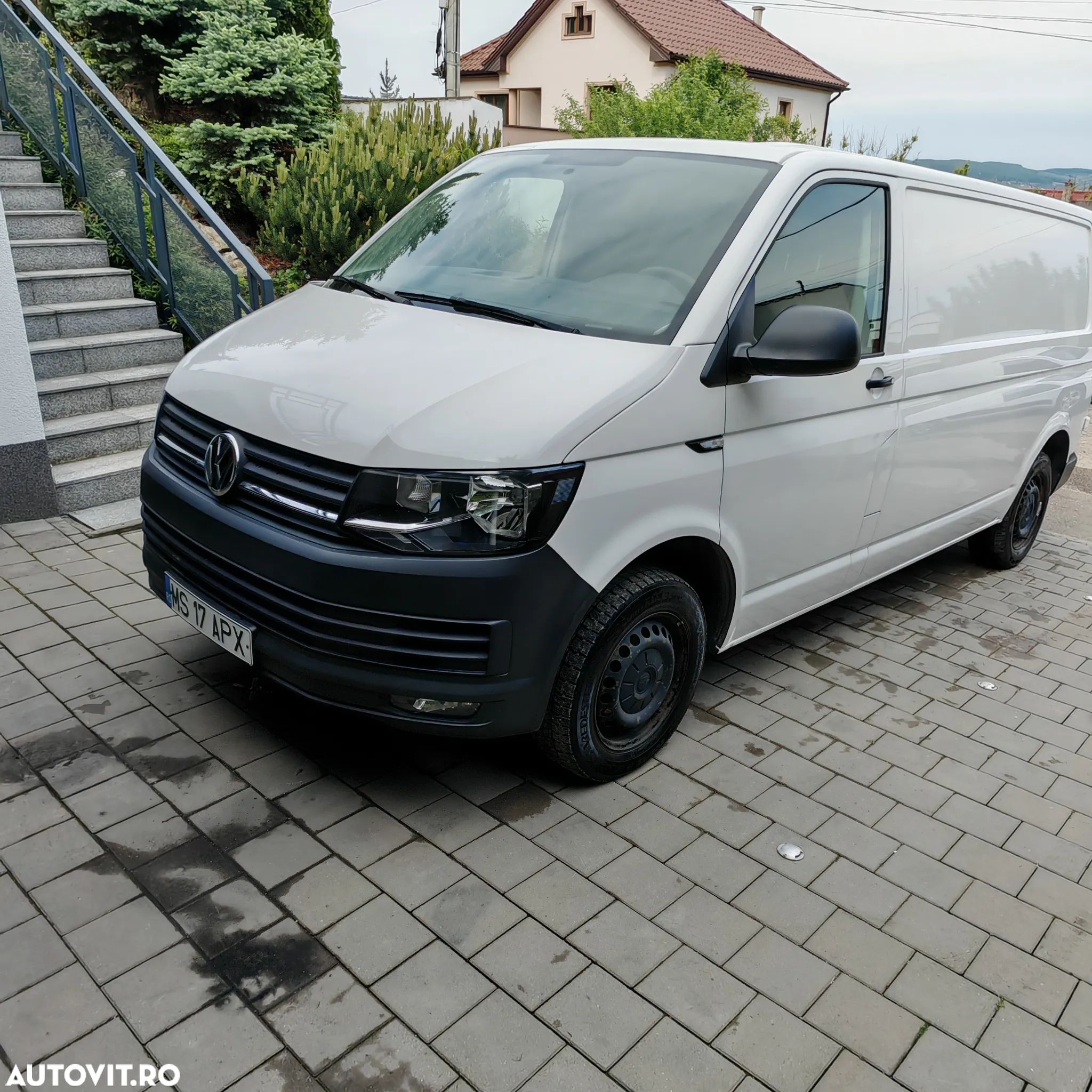 Volkswagen Transporter - 1