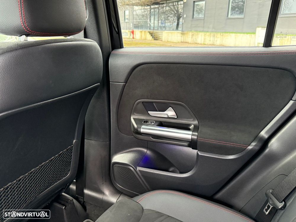 Mercedes-Benz GLA 180 d AMG Line - 25