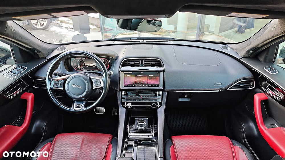 Jaguar F-Pace 2.0 i4P AWD R-Sport - 29