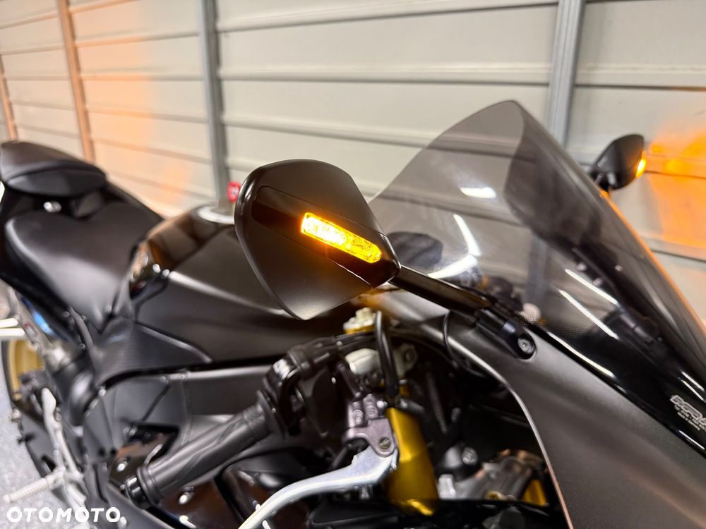Yamaha R1 - 15