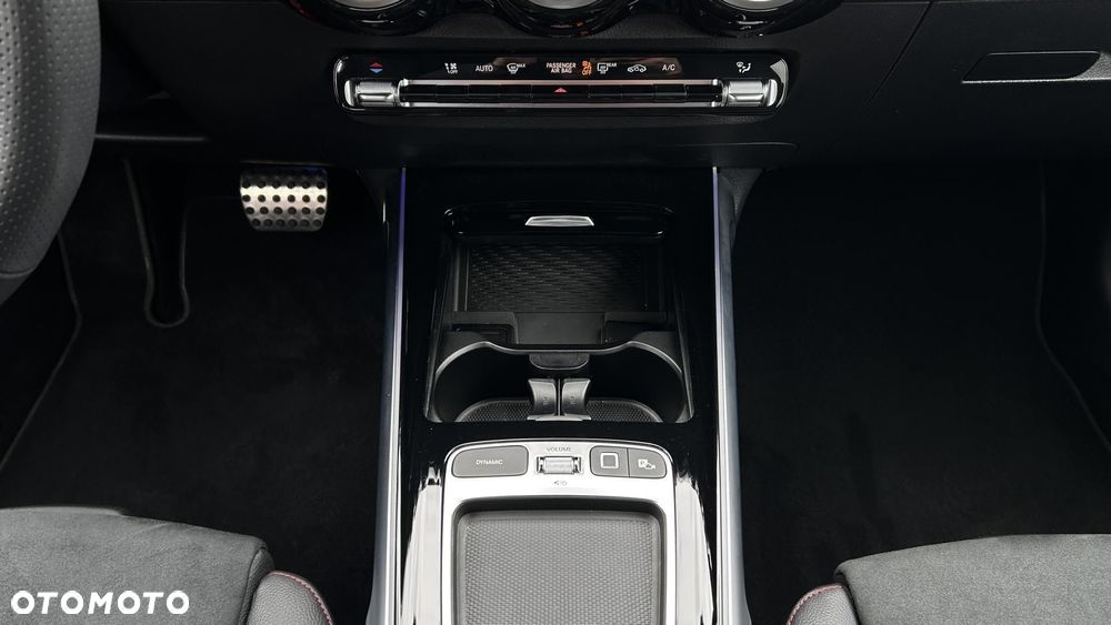 Mercedes-Benz GLB 200 AMG Line 7G-DCT - 21