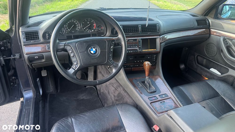 BMW Seria 7 740i - 11