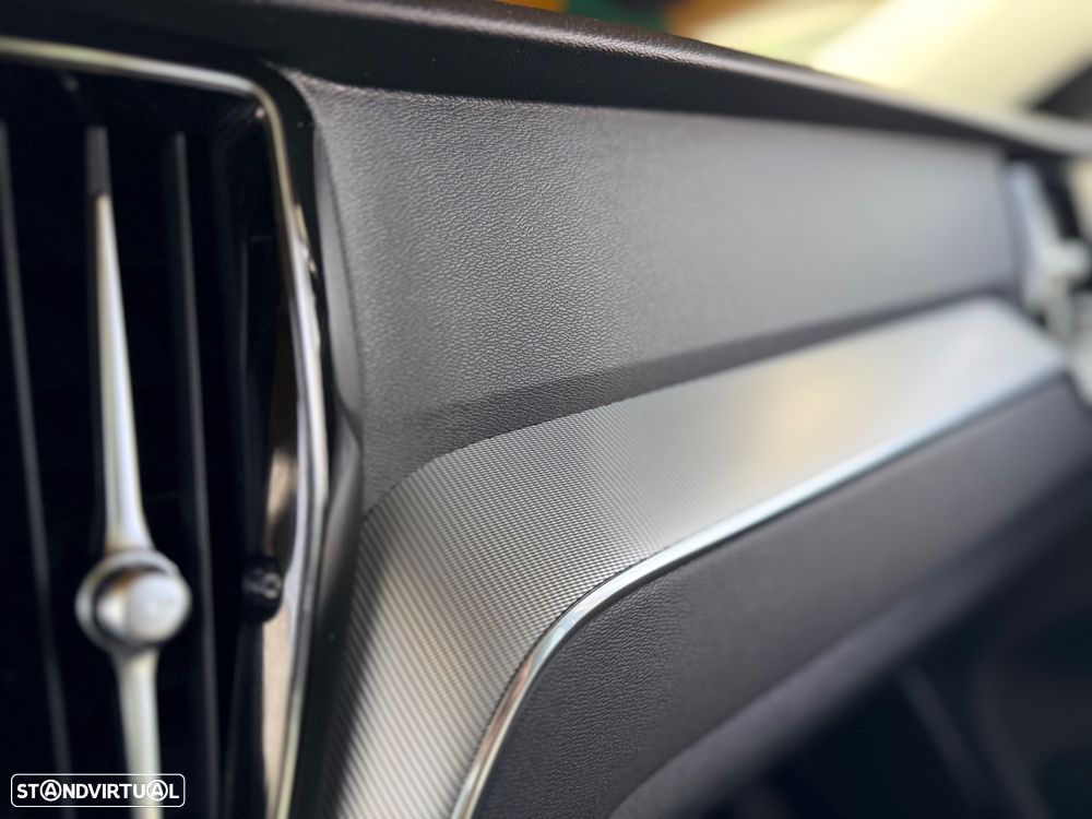 Volvo XC 60 2.0 T6 PHEV R-Design Expression AWD - 39
