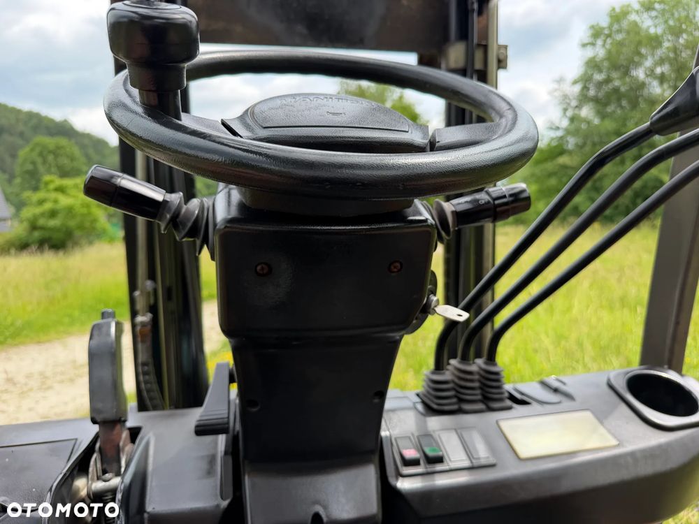Manitou MI25D Wózek Widłowy 2,5 tony. Posuw Hydrauliczny. tylko 2500mtg. Maszt triplex. Wolny skok! Wysokość Podnoszenia 5 metrów. Jak nowy z Salonu. Pochodzi z Norweskiego Gospodarstwa! Aktualne przeglądy DEKRA i serwisy!  Silnik Yanmar. Małe gabarety bardzo zwrotna maszyna! Zero luzów wycieków i zniszczeń. OKAZJA. Pełny ORYGINAŁ! Rok Prod. 2014. Oświetlenie. OKAZJA - 29