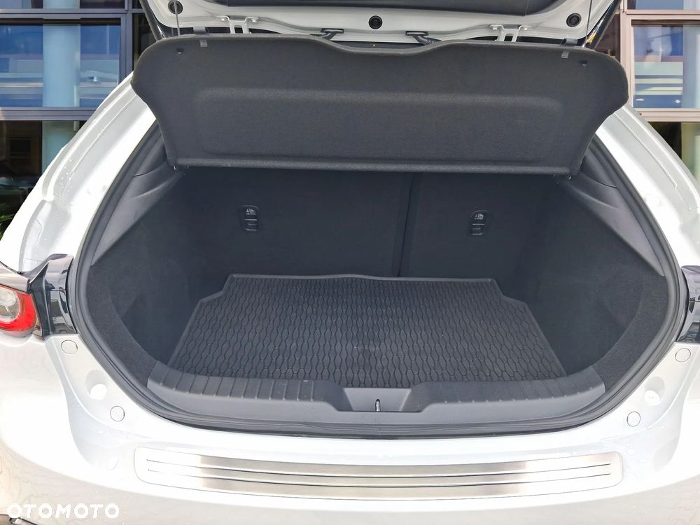 Mazda 3 2.0 mHEV Homura - 11