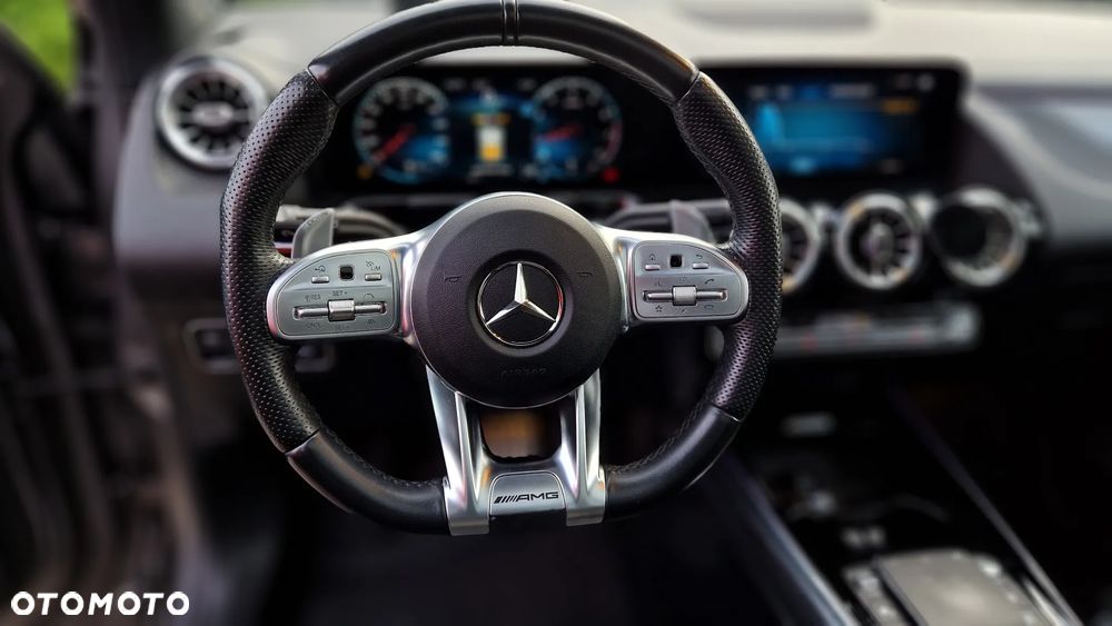 Mercedes-Benz GLA - 11