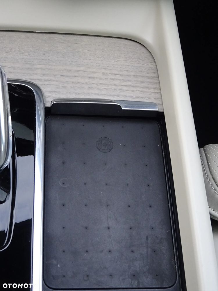 Volvo XC 60 B4 D AWD Ultimate Bright - 32