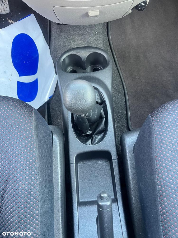 Daihatsu Sirion 1.3 - 37
