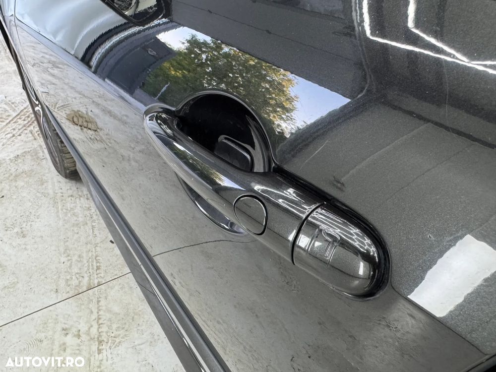 Renault Laguna dCi 150 FAP Start-Stop Paris Business - 24