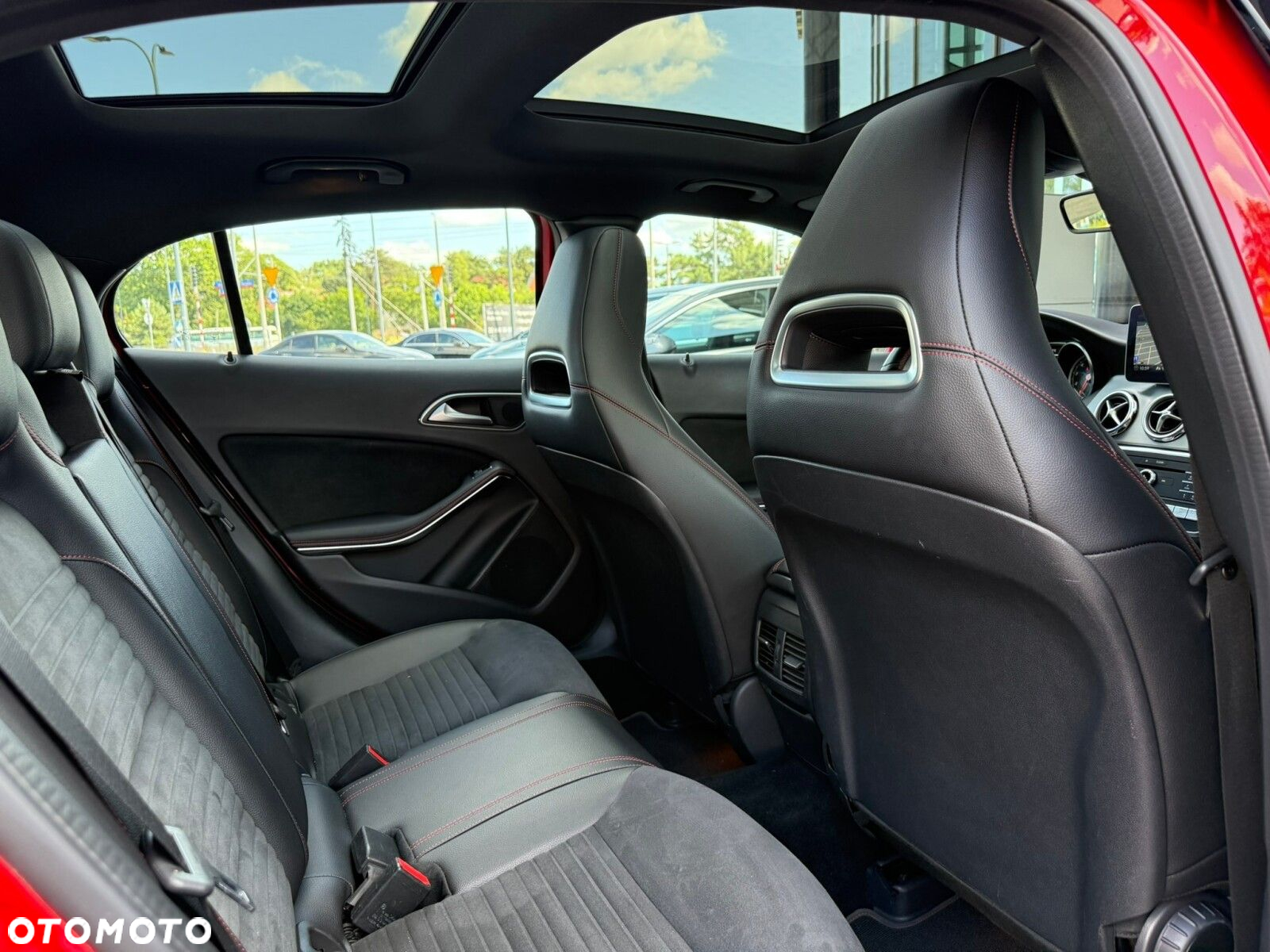 Mercedes-Benz GLA 250 4-Matic AMG Line - 14