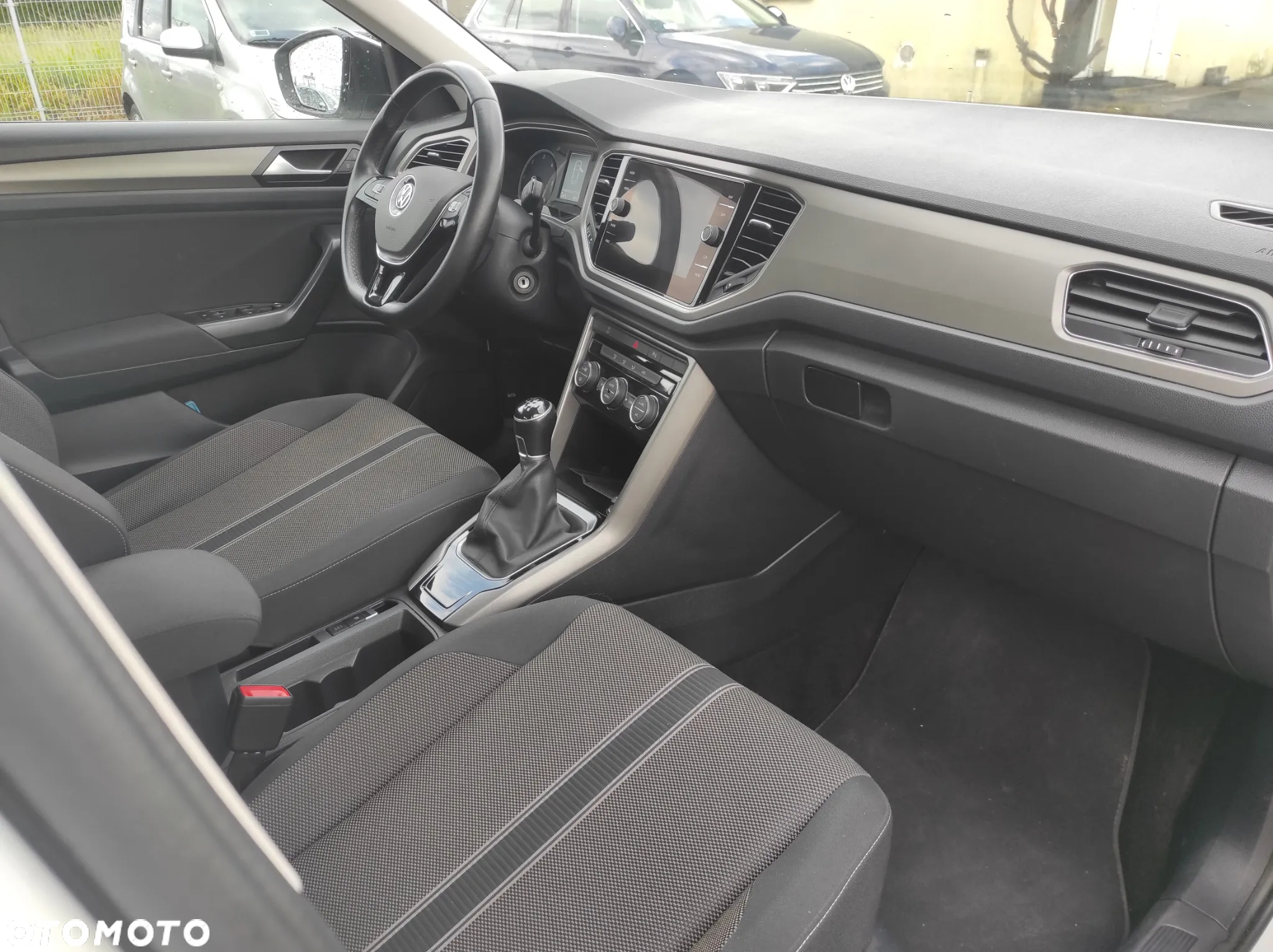 Volkswagen T-Roc - 11