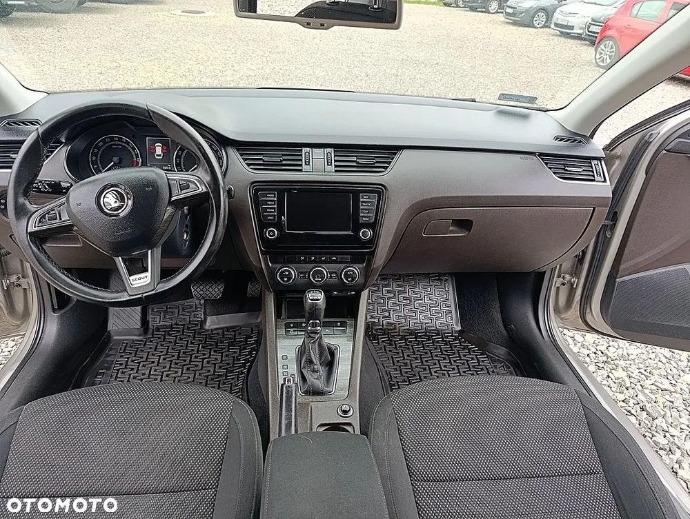 Skoda Octavia Scout 2.0 TDI 4x4 DSG - 25