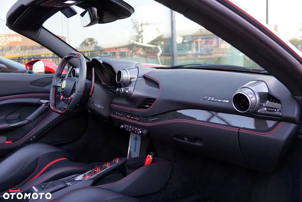 Ferrari F8 Spider - 23