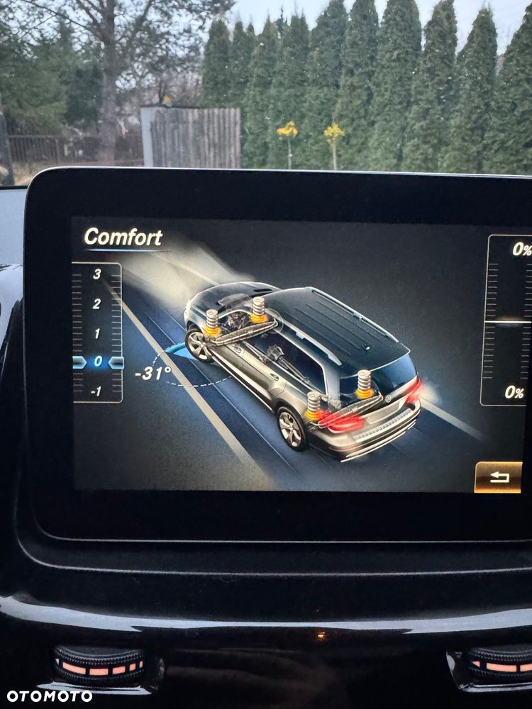 Mercedes-Benz GLS - 34