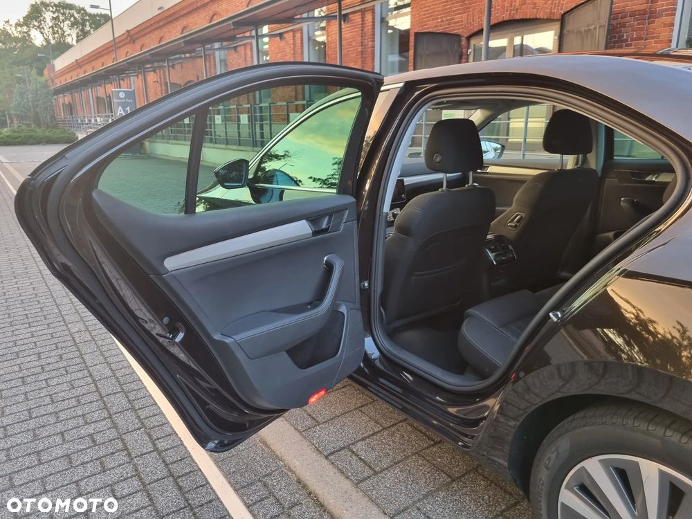 Skoda Superb 2.0 TDI SCR Style DSG - 9