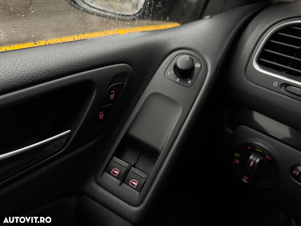 Volkswagen Golf 1.6 Comfortline - 24