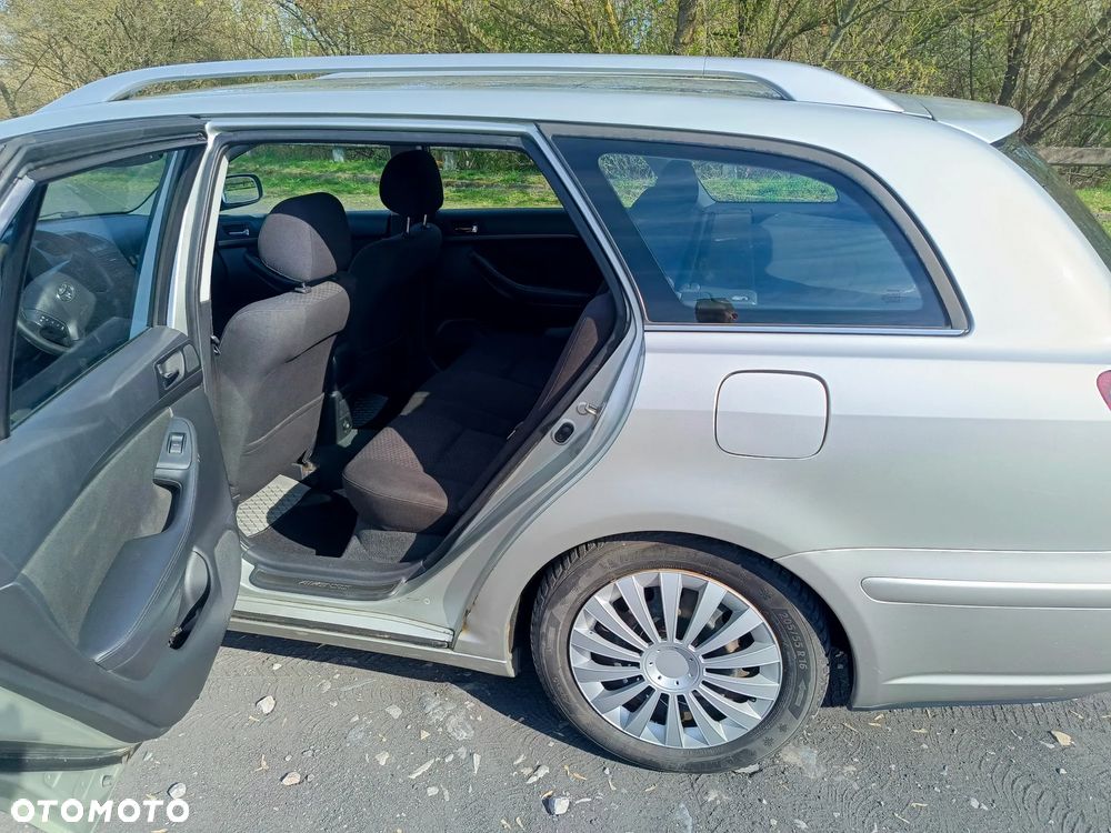 Toyota Avensis - 10