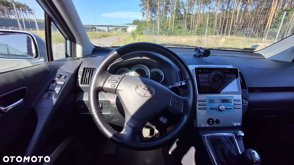 Toyota Corolla Verso - 12