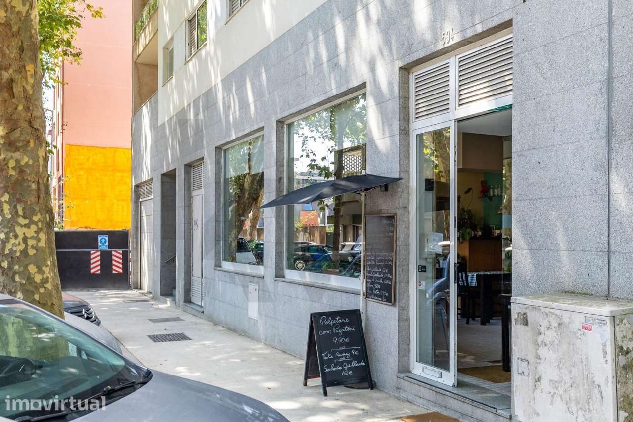 Loja Matosinhos Sul - 101 m2 na Rua Dr. Afonso Cordeiro - Grande imagem: 2/18