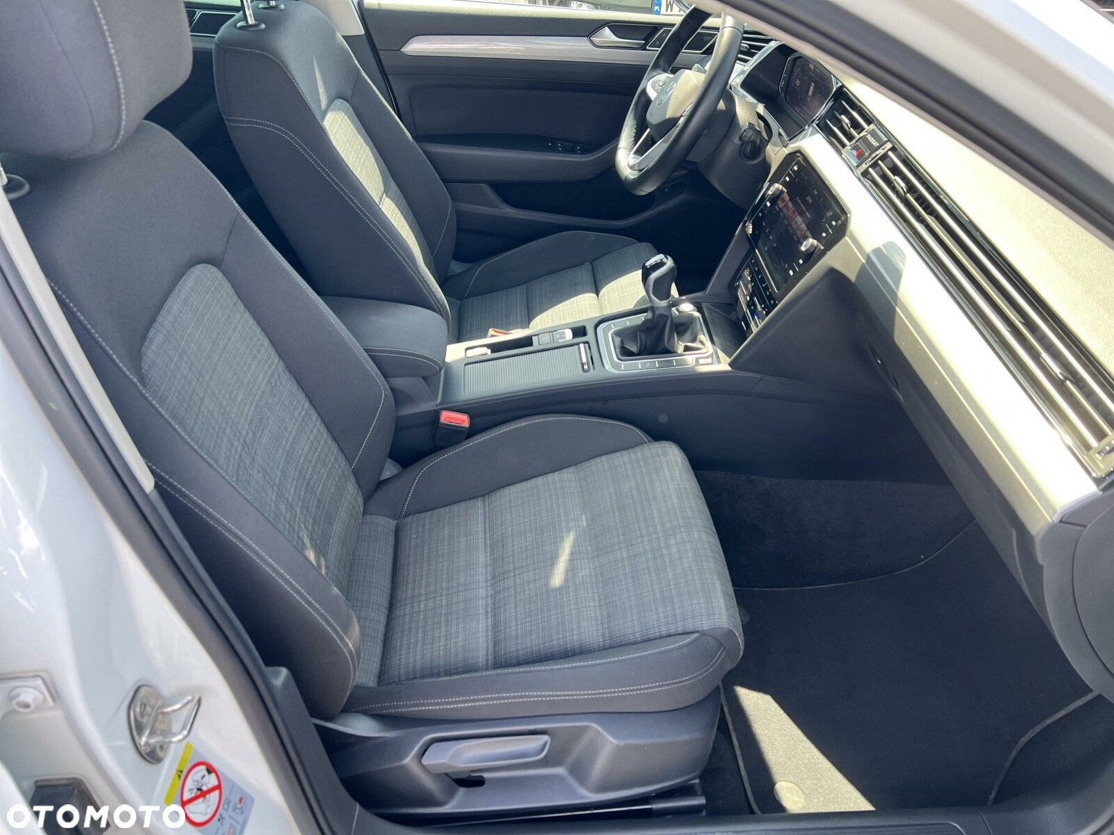Volkswagen Passat - 16