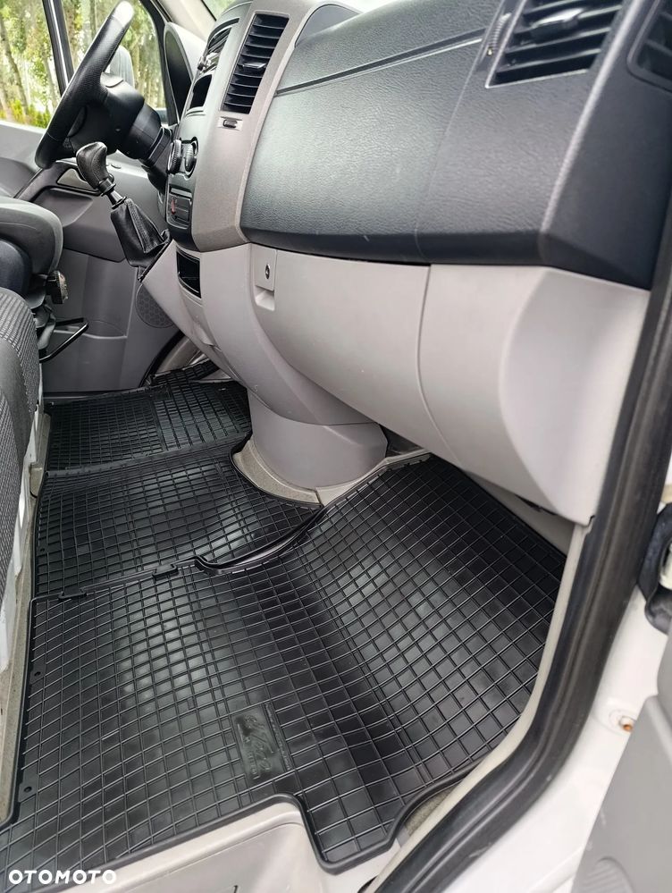 Mercedes-Benz Sprinter - 11