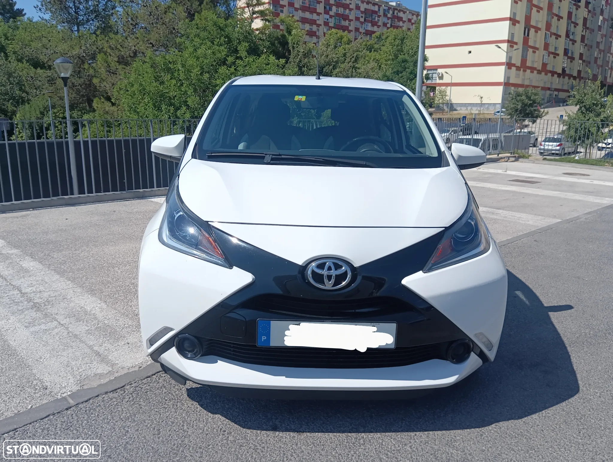 Toyota Aygo 1.0 X-Play Plus MM - 2