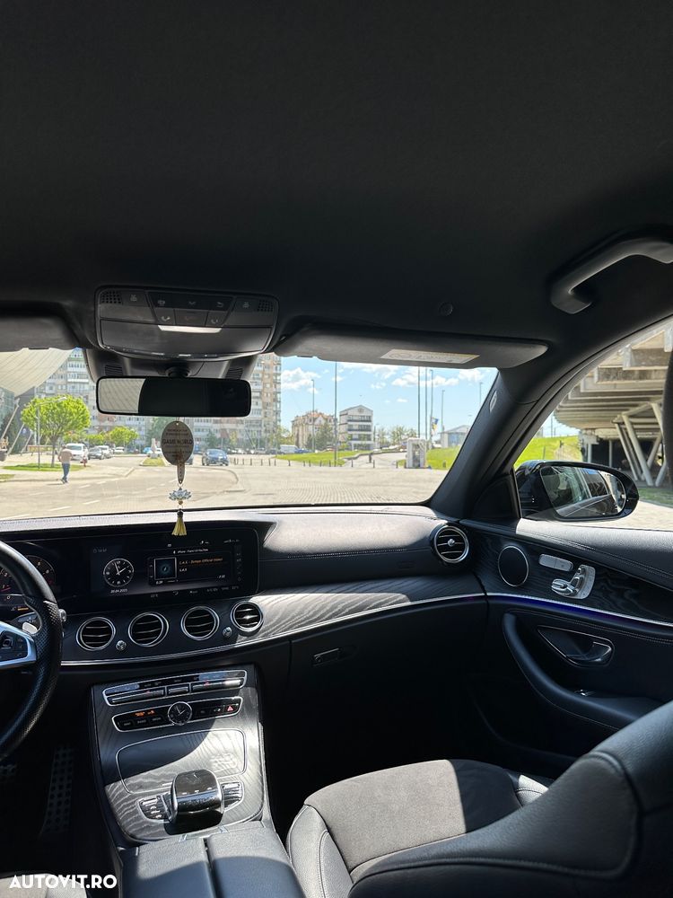 Mercedes-Benz E 200 4MATIC Aut. - 29