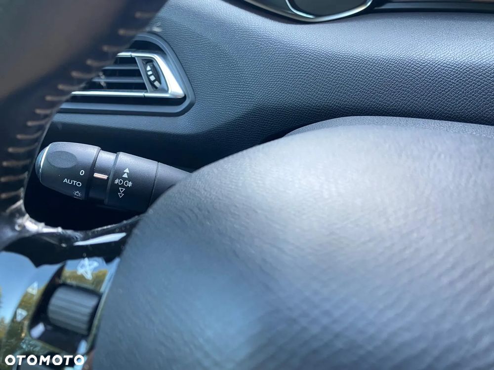 Peugeot 308 1.2 PureTech Allure S&S - 18