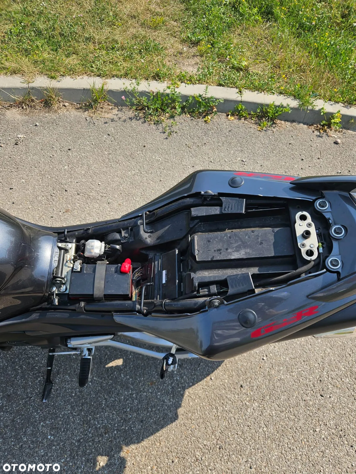 Suzuki GSR - 25