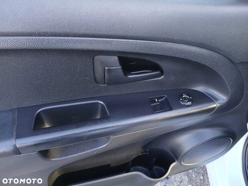 Kia Venga 1.6 Business Line - 17