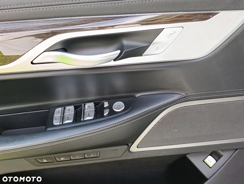 BMW Seria 7 740Li - 12
