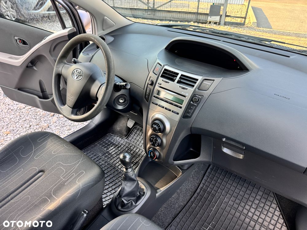 Toyota Yaris - 24