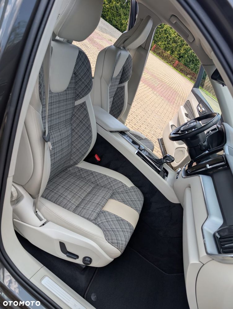 Volvo XC 60 T5 GPF AWD Momentum - 28