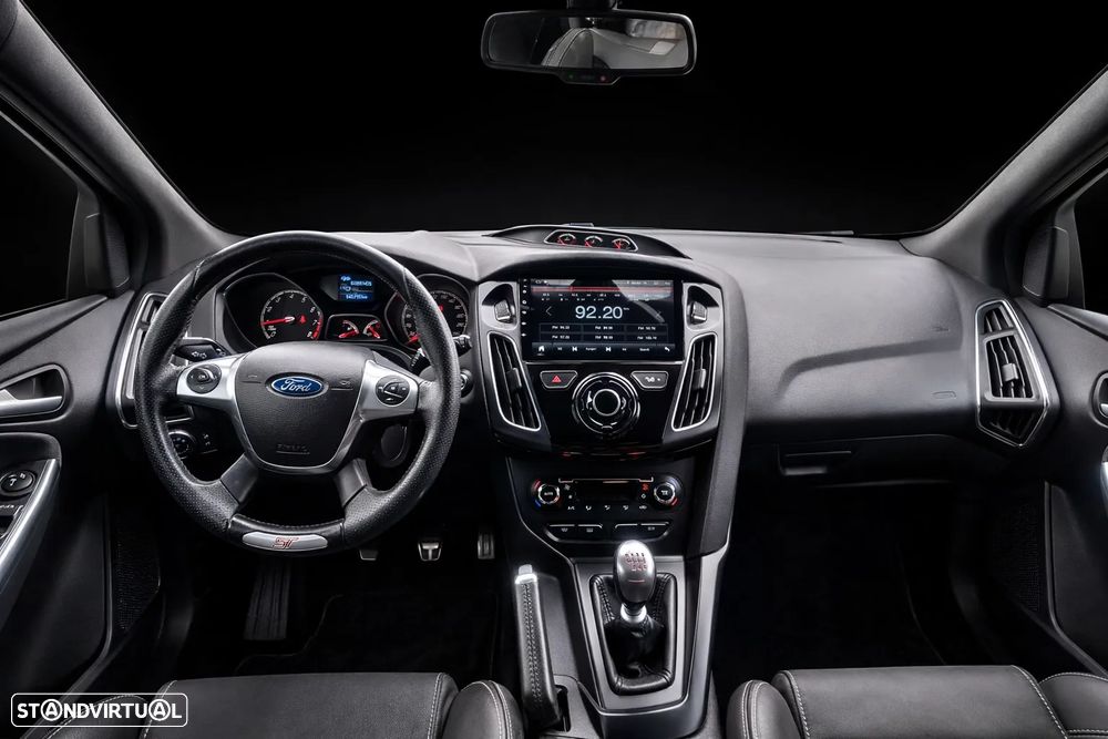 Ford Focus 2.0 EcoBoost ST c/ Pack Pele Desportiva - 13