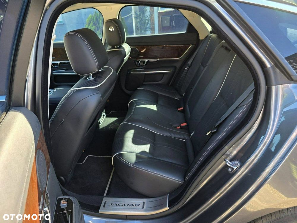 Jaguar XJ 3.0 T AWD Premium Luxury - 32