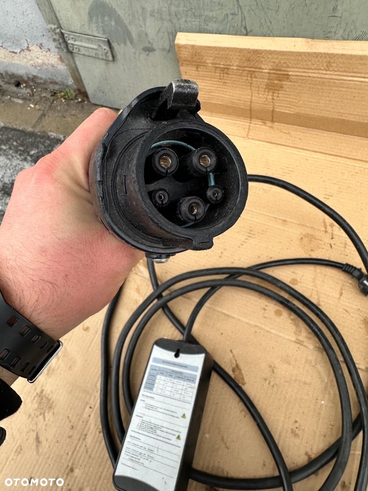 ŁADOWARKA SAMOCHODWA TYPE 1 16A. 230V. - 3