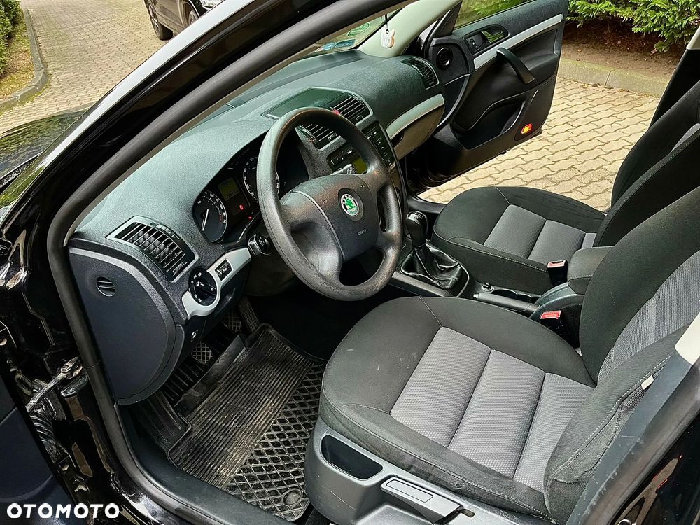 Skoda Octavia 1.6 Ambiente - 4