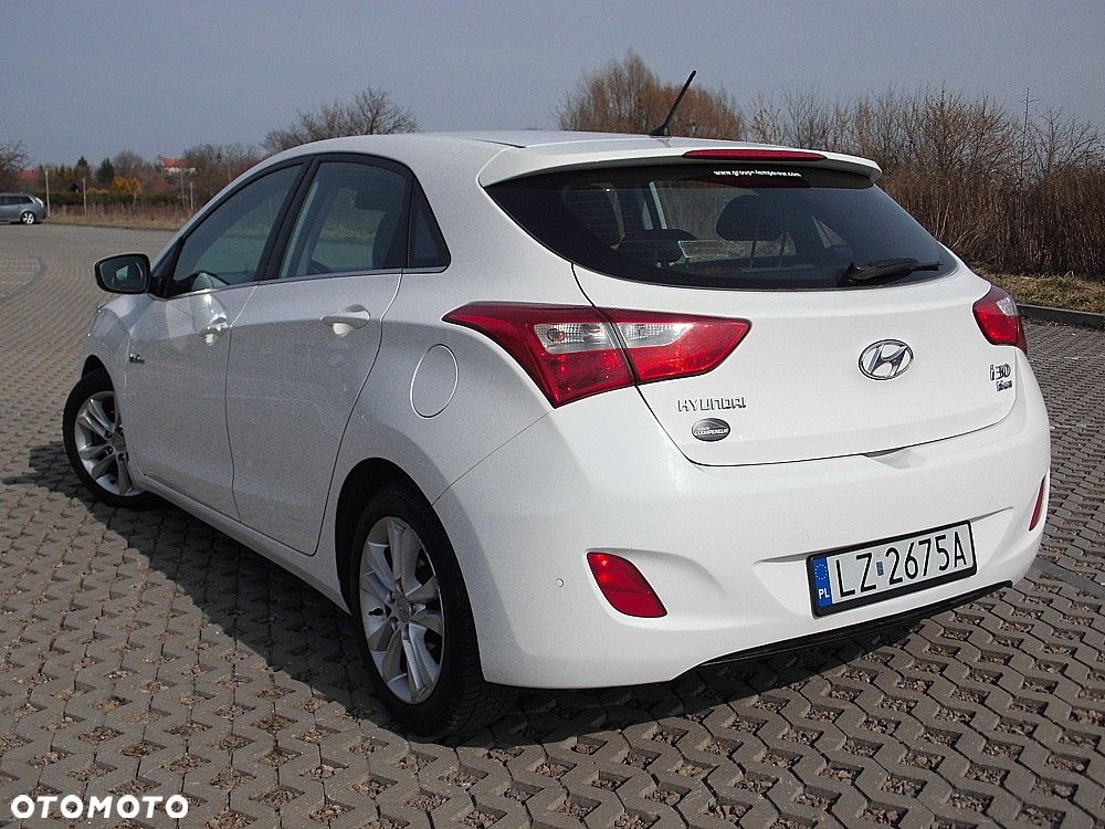 Hyundai i30 1.6 CRDi Fifa World Cup Edition - 13