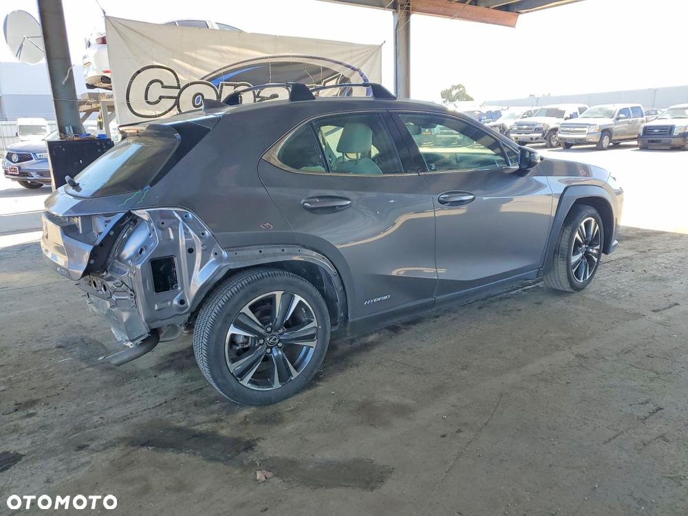 Lexus UX - 4