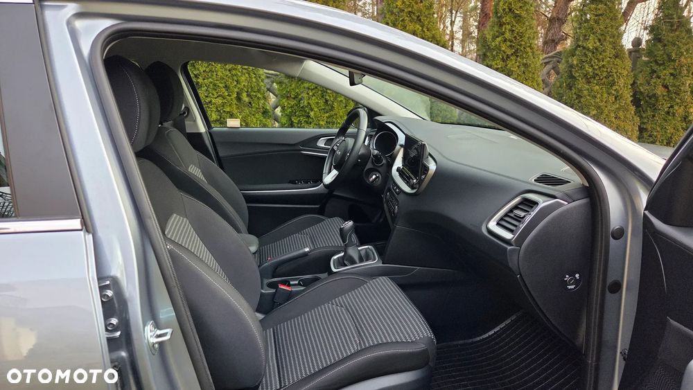 Kia Ceed 1.5 T-GDI M - 14