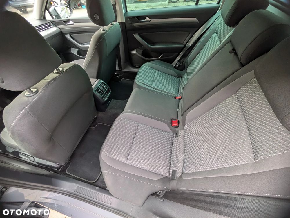 Volkswagen Passat 2.0 TDI SCR DSG - 13