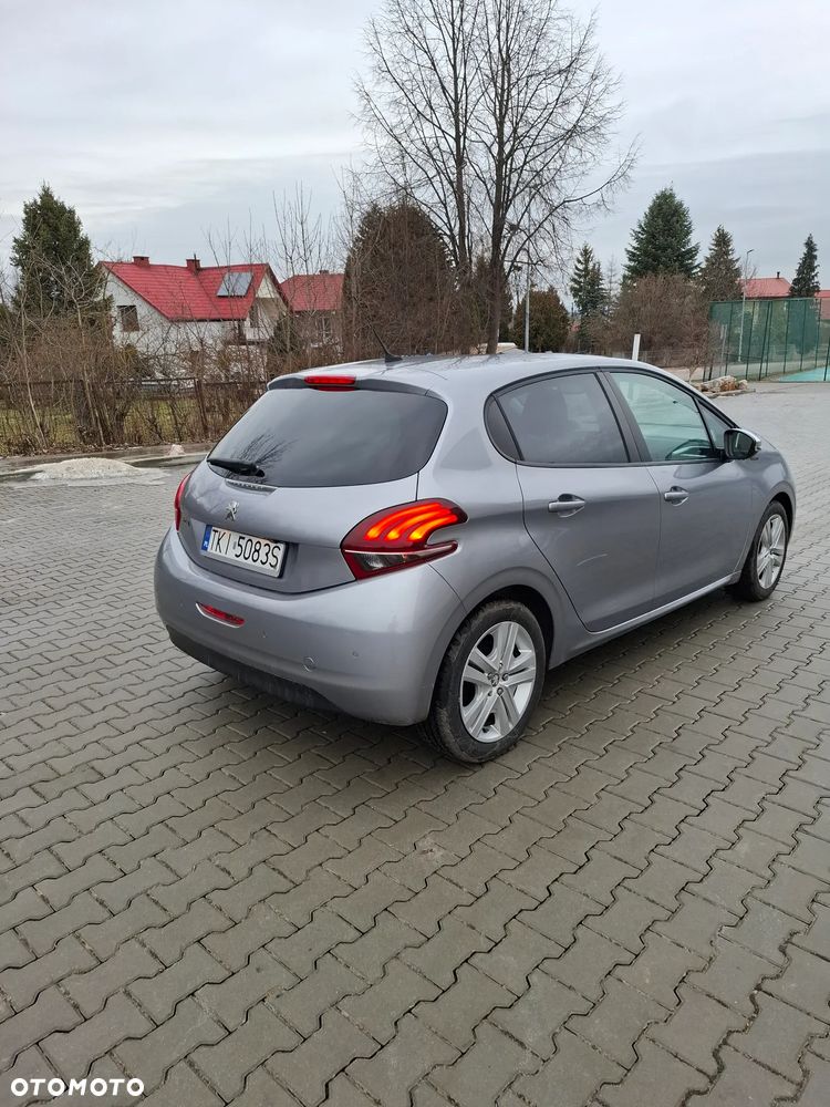 Peugeot 208 - 13