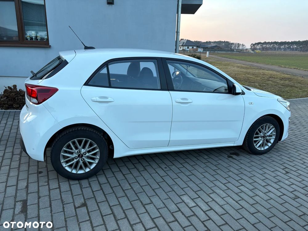 Kia Rio - 33