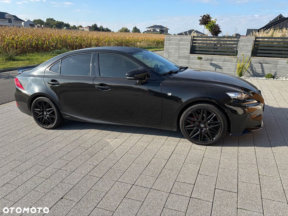 Lexus IS ver-300h-f-impression - 3