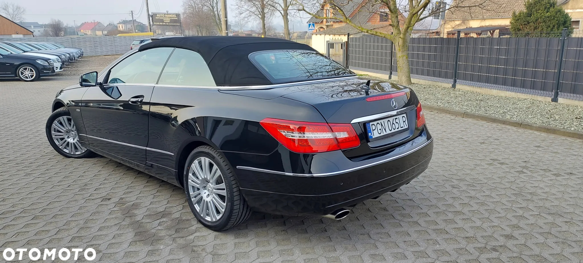 Mercedes-Benz Klasa E 200 CGI Cabrio BlueEFFICIENCY Automatik Avantgarde - 23
