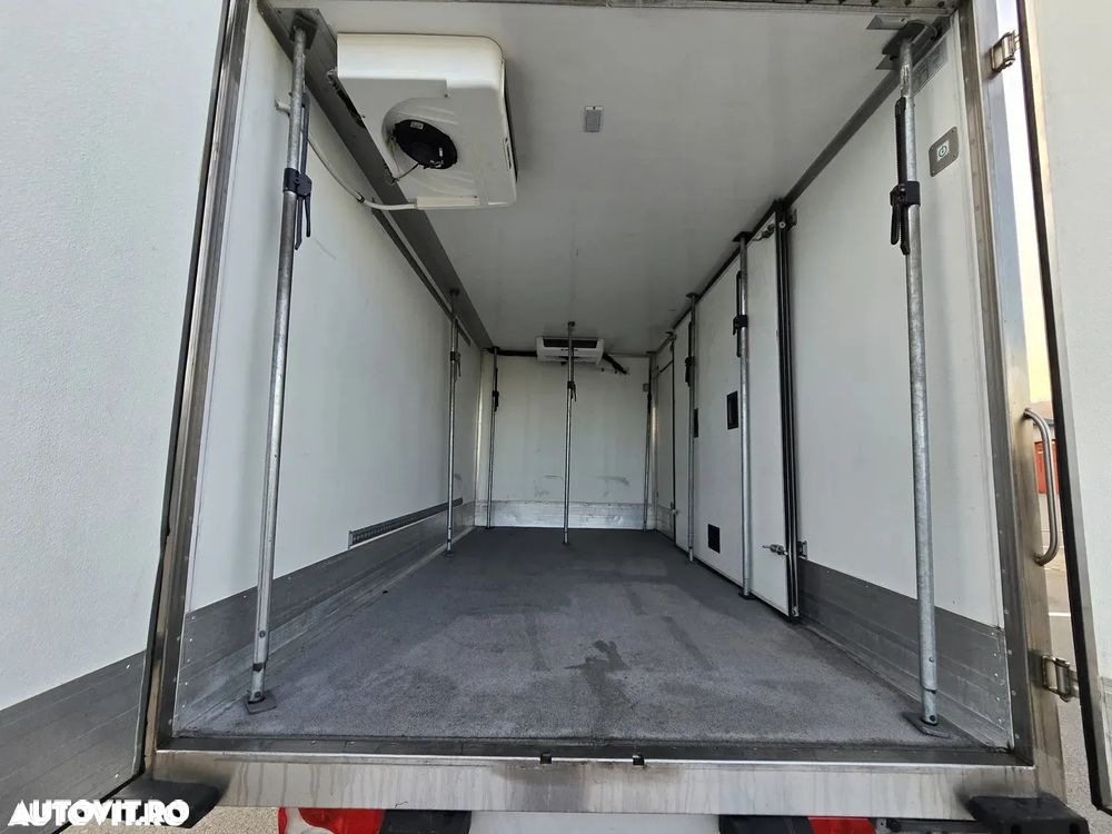 Mercedes-Benz Sprinter - 16