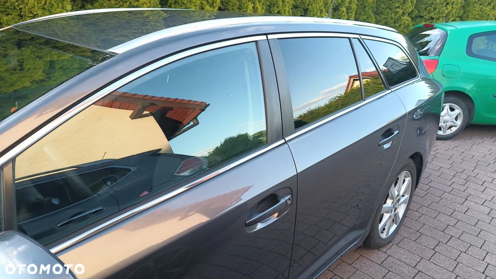 Toyota Avensis 2.0 D-4D Active - 10