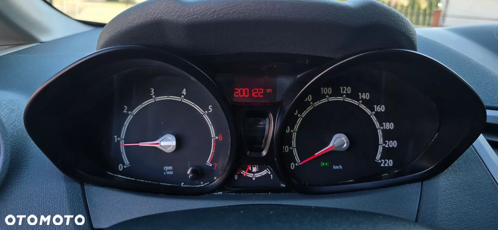 Ford Fiesta 1.25 Celebration - 16